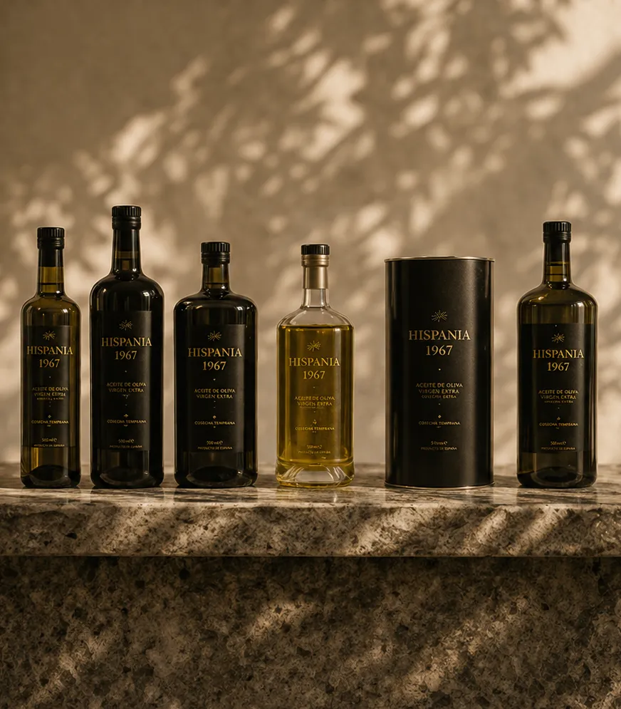 Gama completa de aceites Hispania 1967 con su estuche cilíndrico